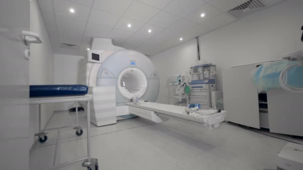 A tomography machine in modern clinic. CT scanner. Radiology equipment. — Stock Video