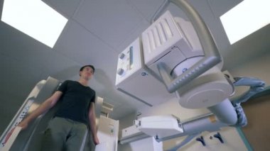 Erkek hastalar bir Kliniği'nde, alt görünümü taranan.