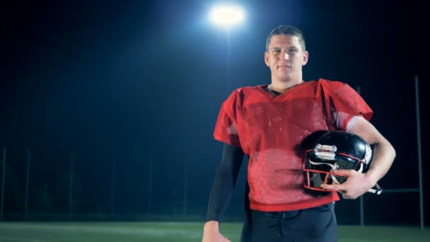 One american footbal player stands on a field, close up. — Stock Video