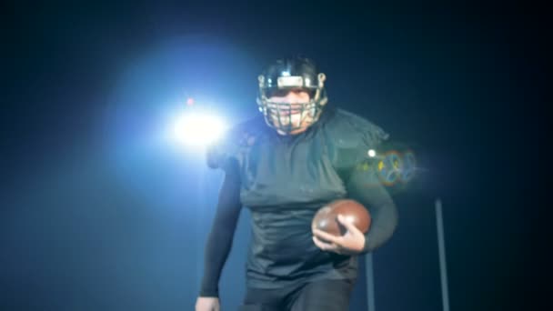 Aggressive football player points to camera, close up. — Stock Video