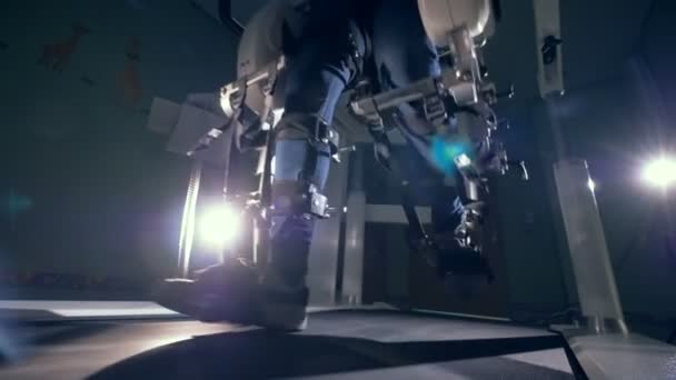 Human legs during mobility recovery process held on a simulator. Innovative robotic VR cybernetic system. — Stock Video