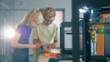 Okul birlikte bir mekanizma yapmak bilgi toplama