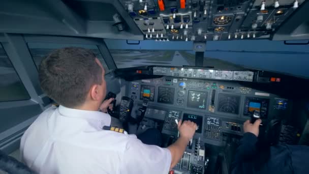 People practicing in a flight simulator, close up. — Stock Video