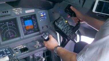 Bir pilot ederek, bir tekerlek, yakın çekim.