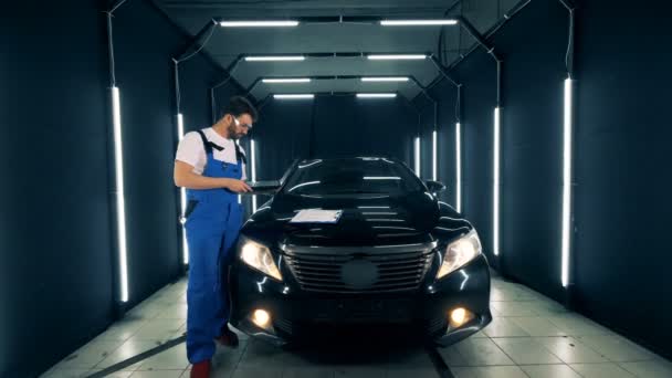 Working process of a mechanic with a laptop in his hands — Stock Video