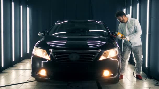 Black luxury automobile is getting polished — Stock Video