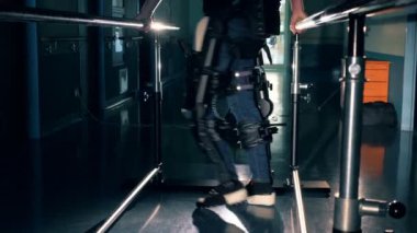 Bir adam Ortopedik ekipman, yakın çekim.