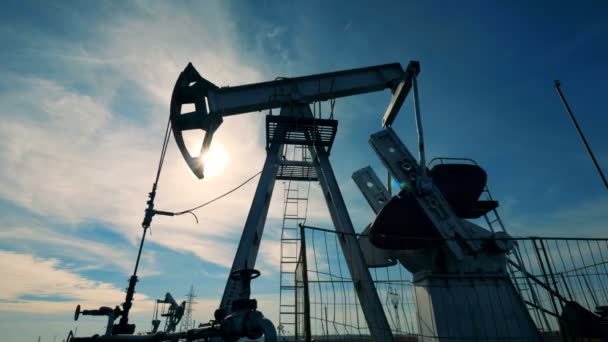 Подсветка Нефтеналивной Вышки Рабочем Процессе — стоковое видео