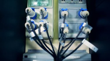 Yüksek gerilim Endüstriyel soket, fiş, priz. Veri merkezinde elektrik donatımı.