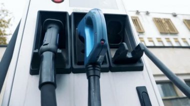 Püskürtme uçlarını içine eklenen electrocars için yüklenmesi ile dolgu paneli