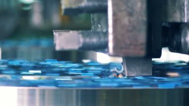 Alet bileme metal keser. Metal işleme eylem.