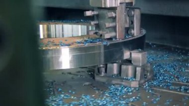 Fabrika ekipmanları metal madde biler.