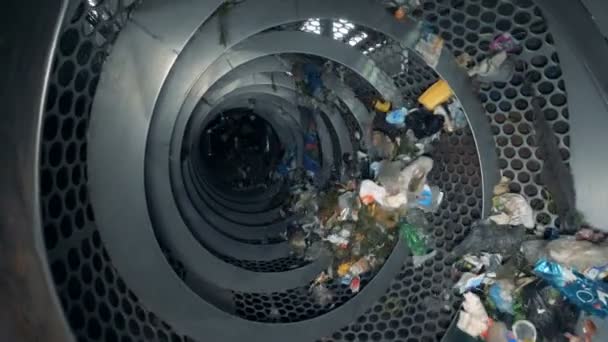 Σκουπίδια Περιστρέφεται Ένα Μηχάνημα Οποίο Ταξινομεί Για Ανακύκλωση — Αρχείο Βίντεο