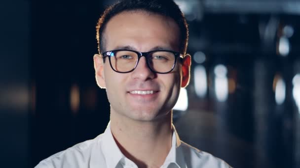 IT specialist, engineer smiles at a camera, close up. Portrait. — Stock Video