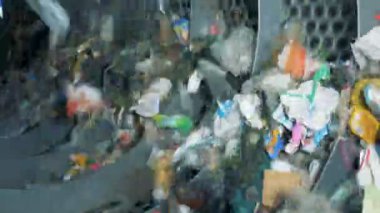 Atılan çöp geri dönüşüm merkezi, yakın çekim.