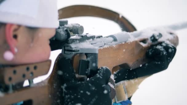 Riffles magazine is getting reloaded by a female biathlete — Stock Video