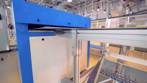 Solar panel is moving along the conveyor belt and reflecting in a mirror — Stock Video