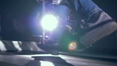 Hasta bir parça, yan görünüm robot makine ile.