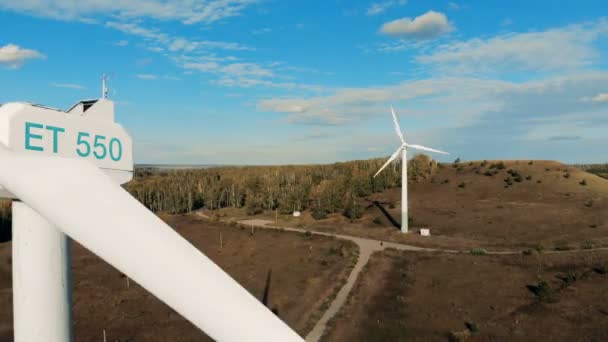 Towers produce power on a big field, close up. — Stock Video