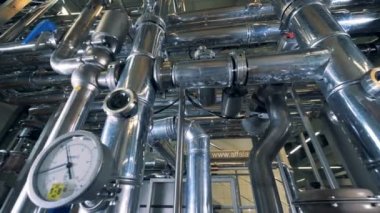 Borular, Birahane, ölçü aygıtları ile yakın çekim.