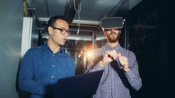 Workers use VR  glasses at a data center, close up. — Stock Video