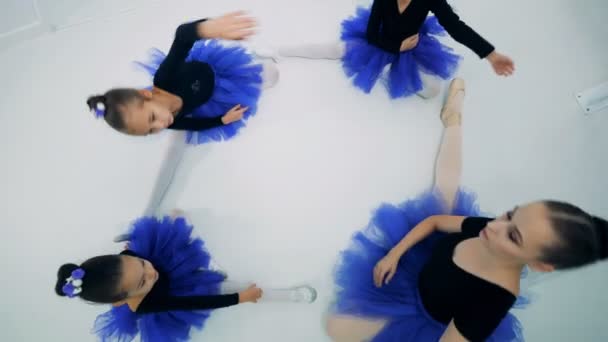 Ballerinas stretching on a floor, top view. — Stock Video