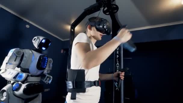 Persoon maakt gebruik van de gear Vr tijdens het spelen van videogames, close-up. — Stockvideo