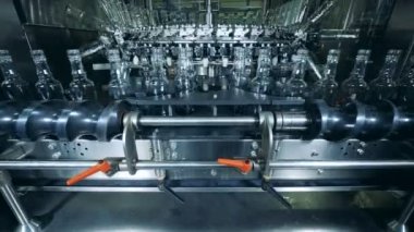 Sanayi konveyör boş cam şişeler yerini değiştirme