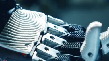 Bükme ve sibernetik bir kol parmak ile eğilmez