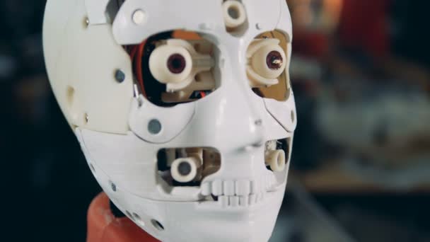 Primer plano de robots boca y ojos moviéndose — Vídeo de stock