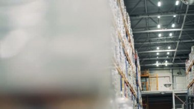 Ambalajlı bira bloklarla ambar birimi