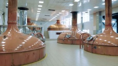 Bakır sarnıçlar bir bira birim yüklü