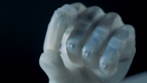 Bionic prosthesis bending fingers, close up. — Stock Video