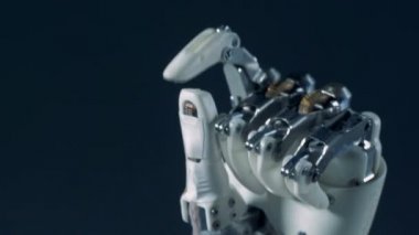 Çalışma, Modern El protezi yakın çekim.