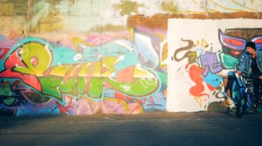 Atlama, yavaş hareket yapar stunts, Erkek motorcu atlar.