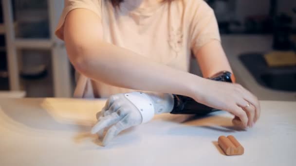 Battery Getting Inserted Prosthetic Hand Woman — Stock Video