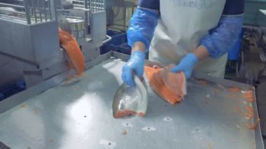 Alabalık filetosu uzak kontrol sonra konur
