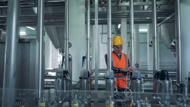 Man checks brewery equipment, close up. — Stock Video