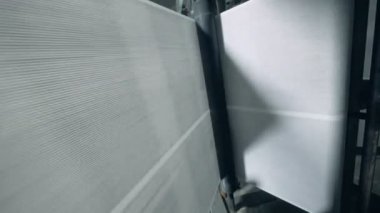 Ekipman haddeleme kağıt, alt görünümü taşır.