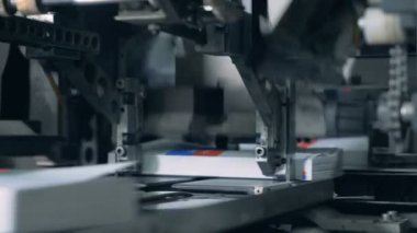 Tipografik ekipman basarak kitap bir satırındaki yakın çekim.