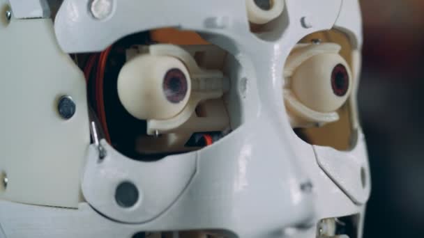 Bewegende delen van een gezicht van robots, close-up. — Stockvideo