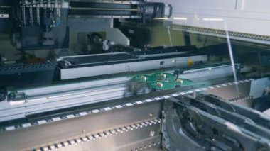 Microschemes montaj bir endüstriyel mekanizma işleyen süreci