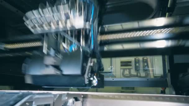 Procédé de fonctionnement d'une machine de haute technologie pour la production de circuits — Video