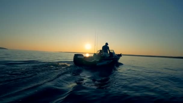 Voyage de pêche sur un bateau, gros plan . — Video