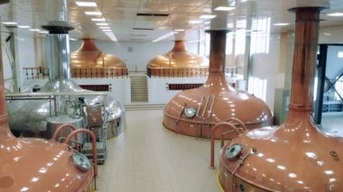 Metal ve bakır kutu bir damıtım birimi