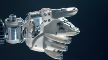 Biyonik el başparmak, sibernetik produstion taşır.