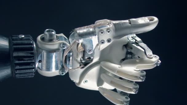 Bewegende vingers van een robotic hand, cybernetische proshtesis. — Stockvideo