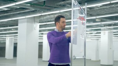 Profesyonel mimar bir bölücü ölçme kullanır.