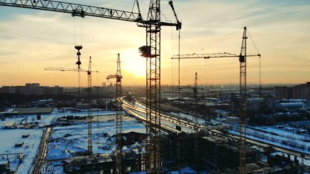 A big crane placed on a construction site near unfinished building. — Stock Video