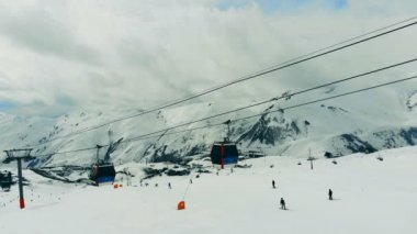 Teleferik kabinleri Kayak çalışma hareket ediyor